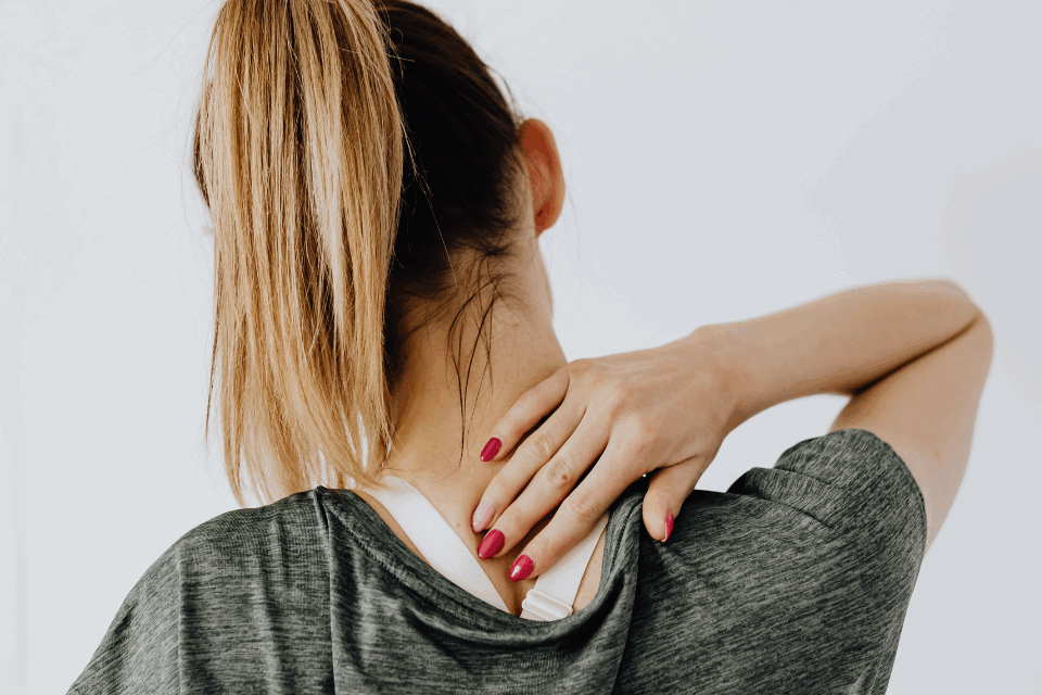 Dos et épaules chargés